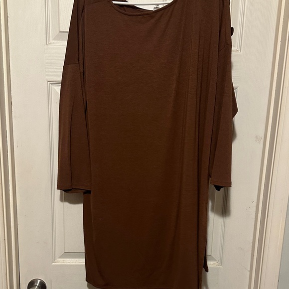 Zenana Outfitters Tan V-Neck Top - Picture 3 of 3